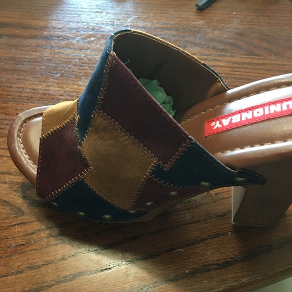 UNIONBAY Brown and Tan Mules with Chunky Platform Sole - Picture 4 of 6